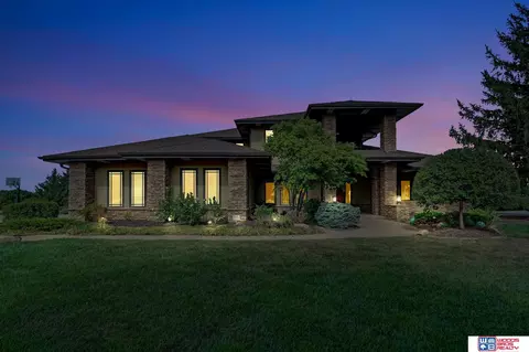 5345 S 93rd Pl, Lincoln, NE 68526