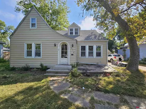 314 N Clay Ave, Clay Center, NE 68933