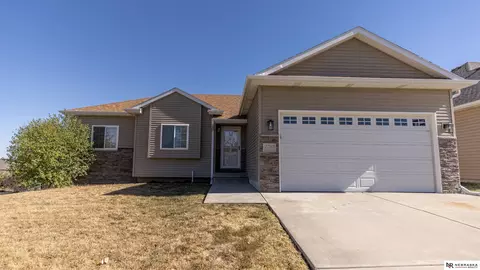 2030 NW 44th St, Lincoln, NE 68528