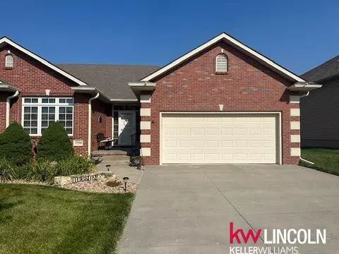 7534 Greycliff Dr, Lincoln, NE 68516