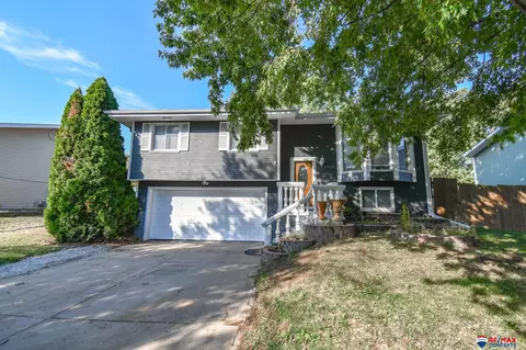 5525 S 8th St, Lincoln, NE 68512