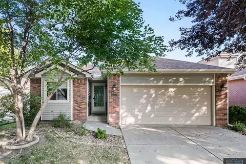6424 Westminster Ct, Lincoln, NE 68510