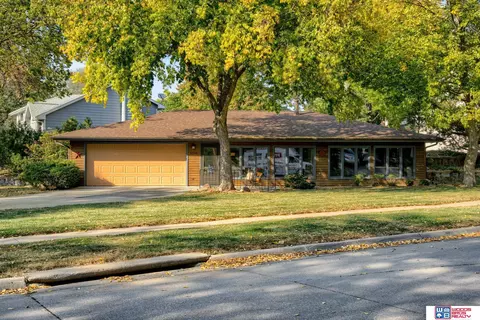 6531 Densmore Rd, Lincoln, NE 68512