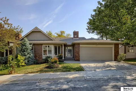 821 N 131st Ct, Omaha, NE 68154