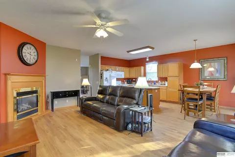 20051 Hackberry Dr, Gretna, NE 68028