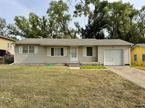 6313 N 46th St, Omaha, NE 68104