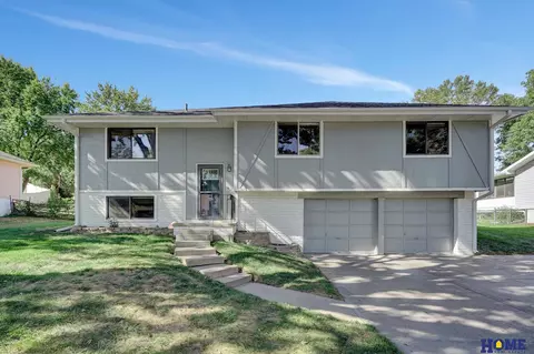 6307 Briar Rosa Dr, Lincoln, NE 68516