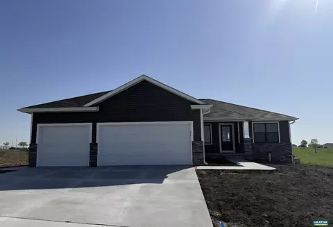 7240 N 11th St, Lincoln, NE 68521