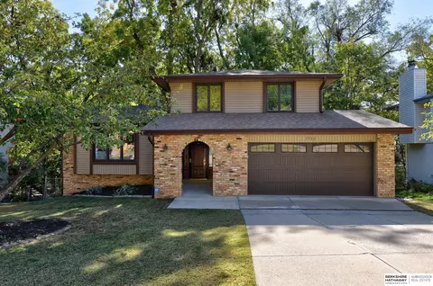 3719 Lawnwood Dr, Bellevue, NE 68123