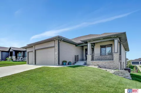 7607 S 79th St, Lincoln, NE 68516