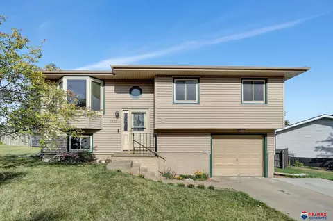 1921 NW 50th St, Lincoln, NE 68528