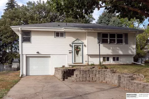 708 Janes View St, Papillion, NE 68046