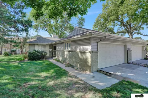 4420 Waterbury Ln, Lincoln, NE 68516