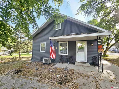 112 S Main St, Sutton, NE 68979
