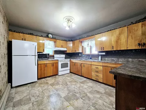 112 S Main St, Sutton, NE 68979 photo 6