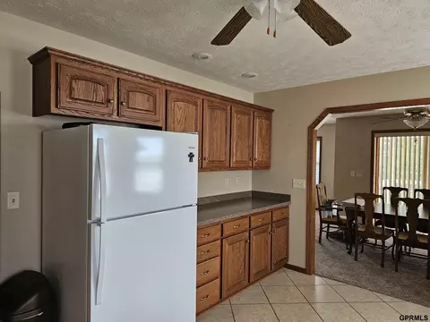 709 Springview Cir, Beatrice, NE 68310 photo 7