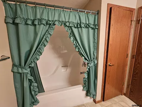 709 Springview Cir, Beatrice, NE 68310 photo 21