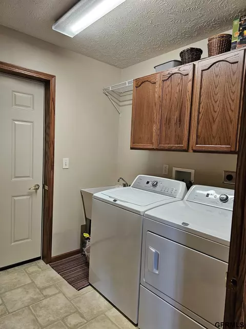 709 Springview Cir, Beatrice, NE 68310 photo 12
