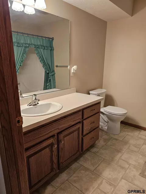 709 Springview Cir, Beatrice, NE 68310 photo 20