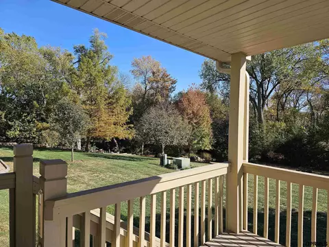 709 Springview Cir, Beatrice, NE 68310 photo 4