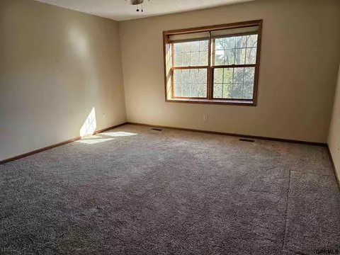 709 Springview Cir, Beatrice, NE 68310 photo 13