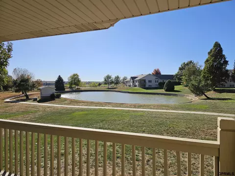 709 Springview Cir, Beatrice, NE 68310 photo 3