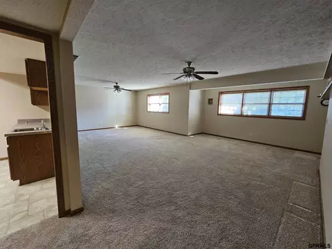 709 Springview Cir, Beatrice, NE 68310 photo 17