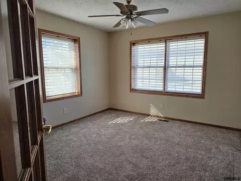709 Springview Cir, Beatrice, NE 68310 photo 27