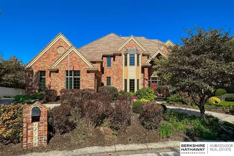 12738 Davenport Plz, Omaha, NE 68154