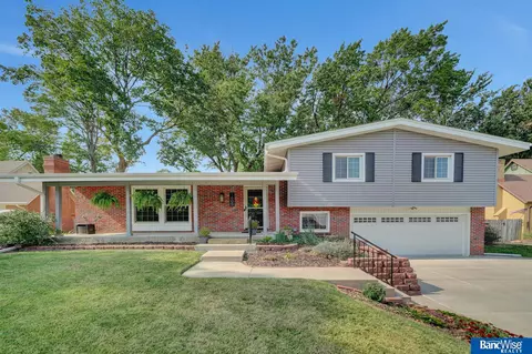 1605 S 77th St, Lincoln, NE 68506