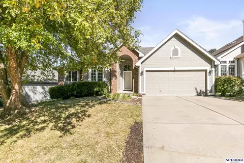 17266 Pine St, Omaha, NE 68130