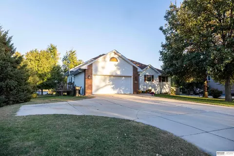 608 2 St, Waterloo, NE 68069