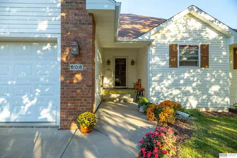 608 2 St, Waterloo, NE 68069 photo 2