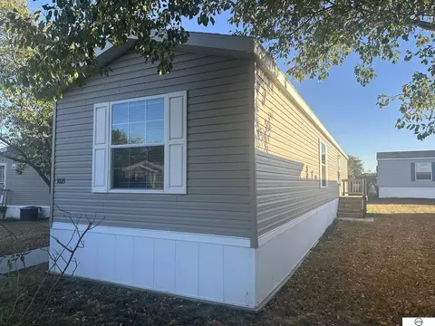 1021 W Peach St, Lincoln, NE 68522