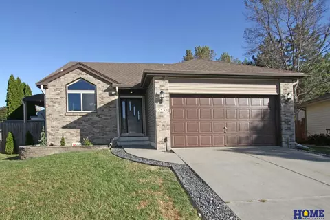 3330 Richard Ct, Lincoln, NE 68521