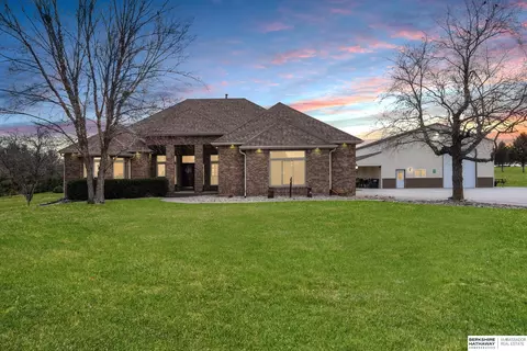 9711 Choke Cherry Ln, Papillion, NE 68046