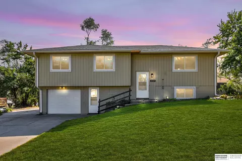 21103 Appaloosa Dr, Omaha, NE 68022
