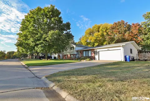 1451 Cherl Dr, Syracuse, NE 68446