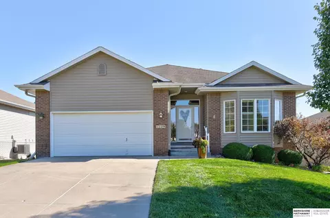 1129 N 171st St, Omaha, NE 68118