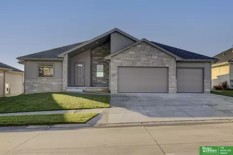 6972 N 172 St, Bennington, NE 68007