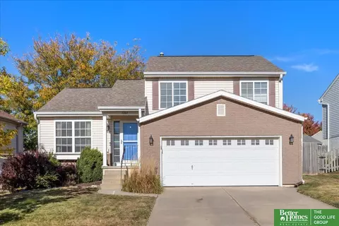 7464 N 111th St, Omaha, NE 68142