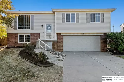 3307 Wilhelminia Dr, Bellevue, NE 68123