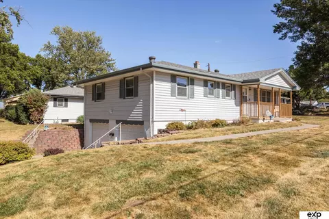 5420 Mary St, Omaha, NE 68152