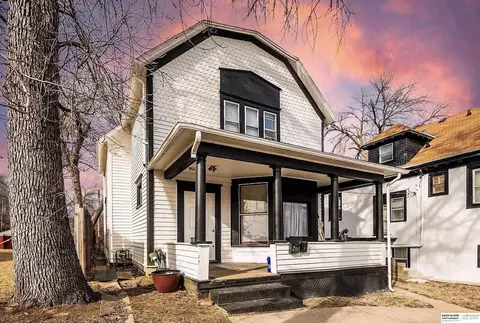 3860 Dodge St, Omaha, NE 68131