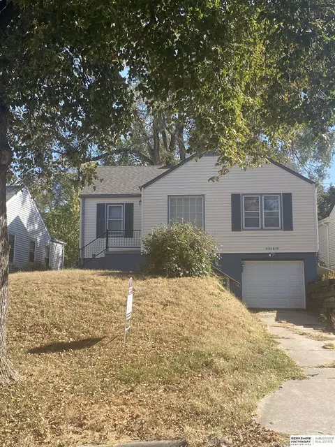 6743 N 33rd St, Omaha, NE 68112