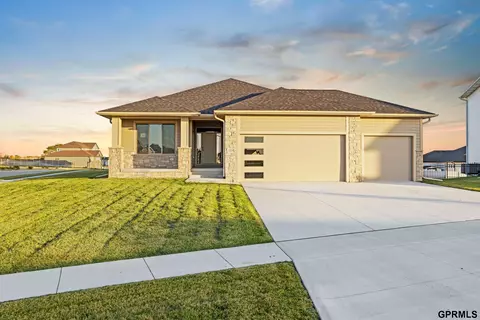 7230 NW Beartooth Ct, Lincoln, NE 68521