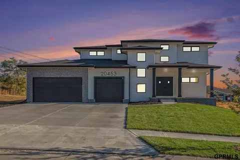 20453 B St, Elkhorn, NE 68022