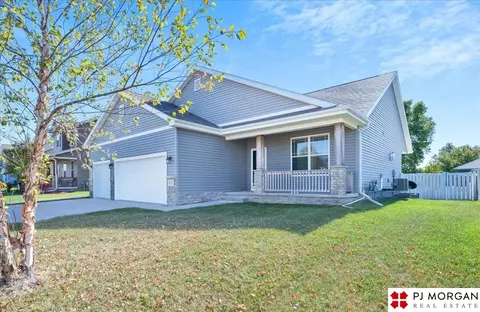 2127 Skyhawk Ave, Papillion, NE 68133