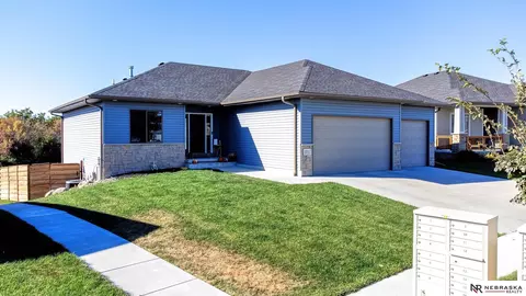 9211 Blacksmith Rd, Lincoln, NE 68507