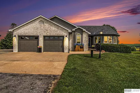 812 Lincoln St, Minden, IA 51553